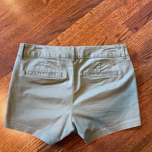 Old Navy Green Pixie Shorts - Size 2 - Picture 4 of 4